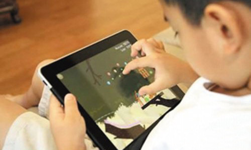 小孩暑假愛玩手機、iPad